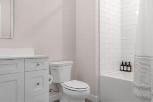 Luxury Modern Condo Near Notre Dame 2BD 2BA