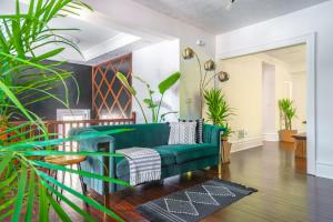 Jungle House Boutique Suites - Short North & Convention Center