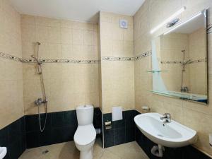 SUNNY HOUSE 302 Two Bedroom Apartament