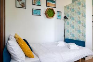 Ziemowita Colorful Studio by BookingHost