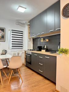 Parliament SkyTower Apartment