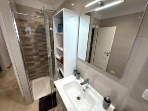M&G Apartment Luxury Garden Apartment Kaštel Stari near Split