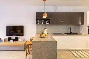 Island Breeze Oasis by Belmont Realty