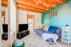 Faby House On Hilly Area & Lake View - Happy Rentals