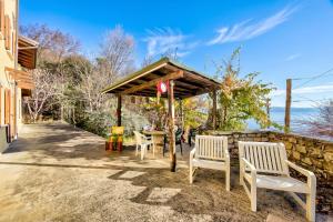 Faby House On Hilly Area & Lake View - Happy Rentals