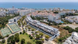 Modern 2BR Apt with Sea View