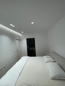 White Rooftop Living
