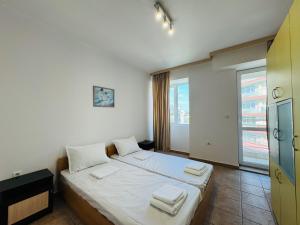 SUNNY HOUSE 304 Three Bedroom Apartament