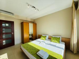 SUNNY HOUSE 401 Two Bedroom Apartament