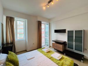 SUNNY HOUSE 404 Two Bedroom Apartament