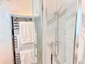 Heart Marais Studio by Melvane