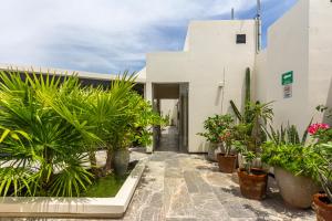 Oceanfront Condo Top Location Near 5th Ave