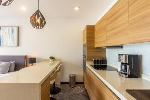 Oceanfront Condo Top Location Near 5th Ave