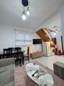 Top Hill Villa, Gjiri i Lalzit