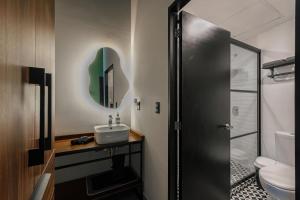 The Jungle Loft Tropical Comfort-Centric wKitchen