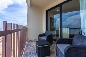 Ocean Front! Amazing Rooftop Pool, Walk to Fifth!