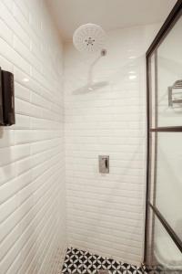 The Striped Loft Modern Elegance-Centric location