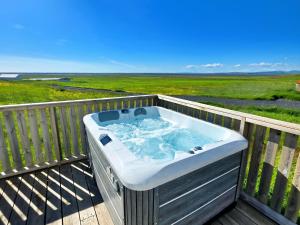Seljanlandsfoss Cabin & Private Jacuzzi