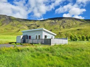 Seljanlandsfoss Cabin & Private Jacuzzi