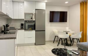 2 Bedroom Cozy Apartment In Marinici