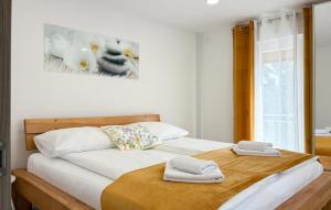 2 Bedroom Cozy Apartment In Marinici