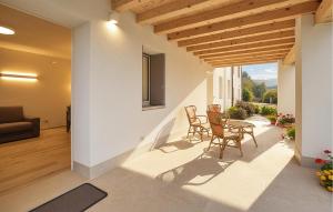 1 Bedroom Lovely Apartment In Premaor