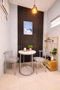 Cozy Stay Near Airport Private Bathroom