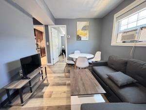 Modern Cozy Apartment with Free Parking