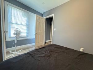 Modern Cozy Apartment with Free Parking