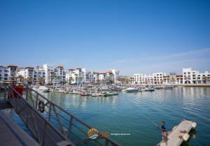 FullStay Marina Suites - Pool and Beach Access, Parking Included