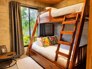 Cabaña Moderna de Montaña en Zarcero con Vistas y Bosque Neblinoso