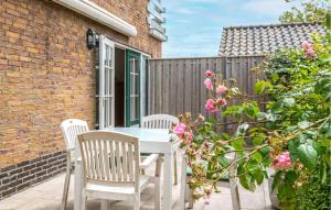 Cozy Apartment In Zoutelande With Wifi