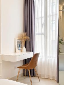 Bright Studio River View - Walk to D1 Cozy & Calm