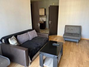 Cozy Rental Near Metro