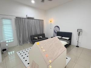 4B 3R Cozy Spacious Near Dewan Millenium Fully Aircond Max15pax