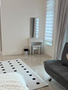 4B 3R Cozy Spacious Near Dewan Millenium Fully Aircond Max15pax
