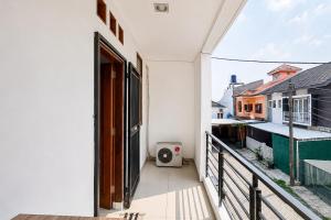 RedDoorz at Residence Bintaro
