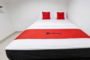 RedDoorz at Residence Bintaro
