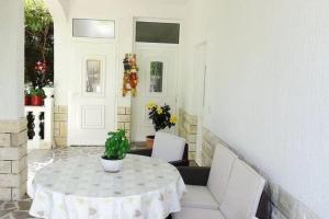 Mile Ferienhaus excellent location close to Rab