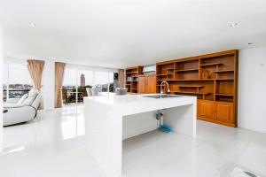 2BR Sea View Condo Near Patong Beach bayshoreC265