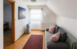 2 Bedroom Lovely Apartment In Gospic