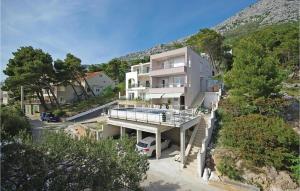 Lovely Apartment In Brela With Wifi
