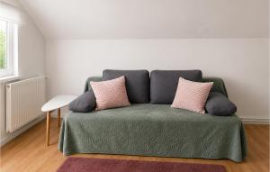 2 Bedroom Lovely Apartment In Gospic