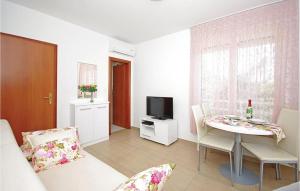 Lovely Apartment In Brela With Wifi