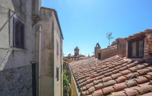 2 Bedroom Lovely Apartment In Castagneto Carducci