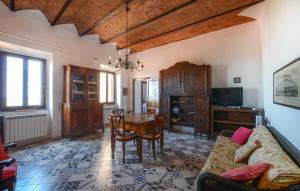2 Bedroom Lovely Apartment In Castagneto Carducci