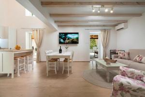 Casa di Nika Stone Villa with Pool & Jacuzzi