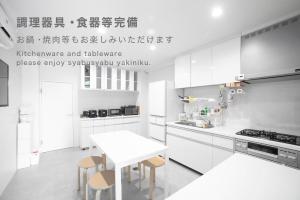 10minute walk from Gifu Station Private parking available for up to 2 cars Accommodates 18 people6 bedrooms Rooftop BBQ