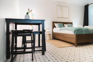 B68 Apartment 18B