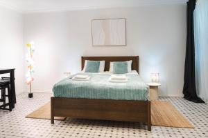 B68 Apartment 18B